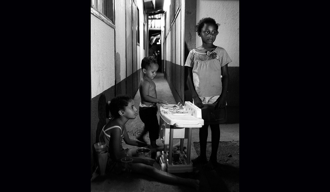 familias-sem-teto-photo-robson-regato-revista-artigo-5-reintegracao-de-posse-esquina-avenida-sao-joao-avenida-ipiranga-centro-de-sao-paulo-ocupacao-acampamento-alojamento-02